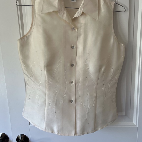 Elegant silk Cream Sleeveless Blouse - Picture 8 of 10